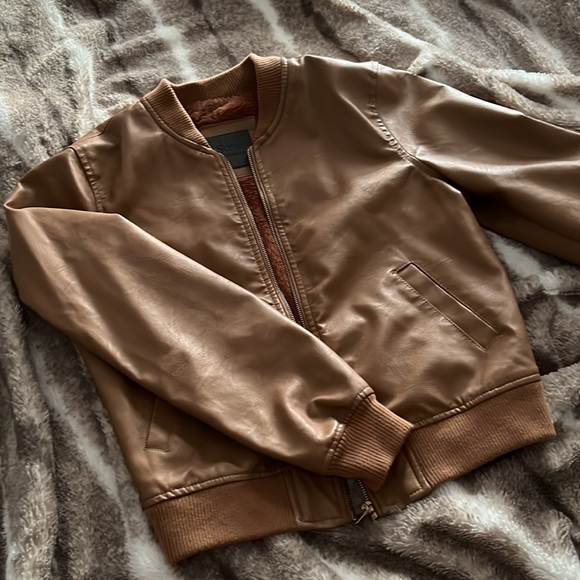 Brown/Tan Faux Leather Jacket. Size says Large but it fits S-M - Picture 2 of 5